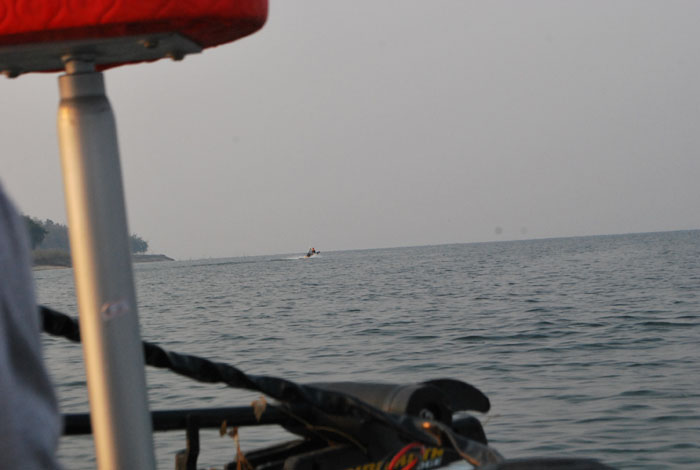


ย้ายหมายใหม่ครับ....เรือผู้ใดหว่า....ชนเลยไหม...โปร.....  :laughing: :laughing: :laughing:

