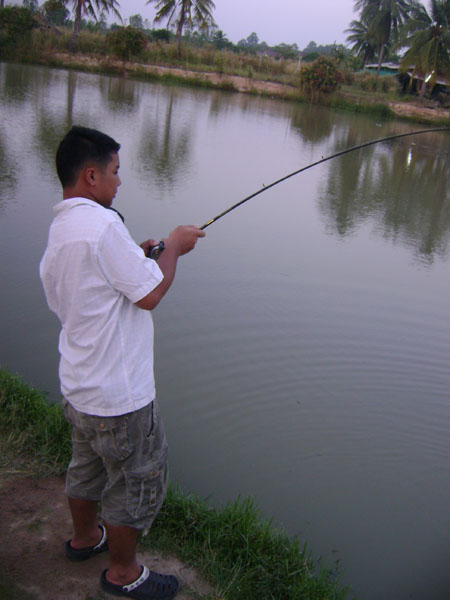 ผมน้องปอนครับ  อายุ 14 ปีครับ  แต่รักการตกปลามาก  มีใครไปตกปลาก็ชวนผมด้วนะครับ  ที่ เบอร์ 0866230461