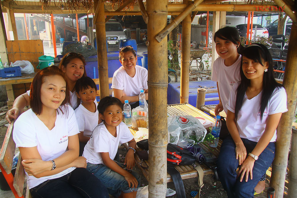 สมาคมแม่บ้าน ป ปลาครับ  :grin: