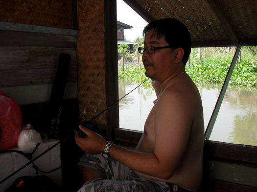 
            ง่วน กันใหญ่เลย........... :laughing:

         (  โชอึ๋ม...ด้วย  )             :lov