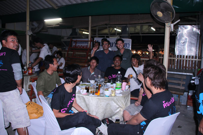  :cheer: :cheer: :cheer: [b]ยังไม่กลับเหรอครับพี่น้องครับ[/b] :cheer: :cheer: :cheer: