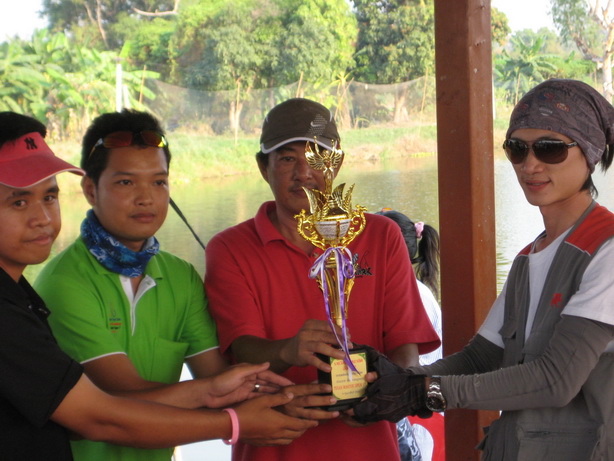รางวัลรองชนะเลิศอันดับ2ปลาช่อนรวมบุคคลจำนวนสูงสุด   ได้แก่   น้า อั้น ทีมชวนชม TEXAS

ผมขอเชิญ น้า