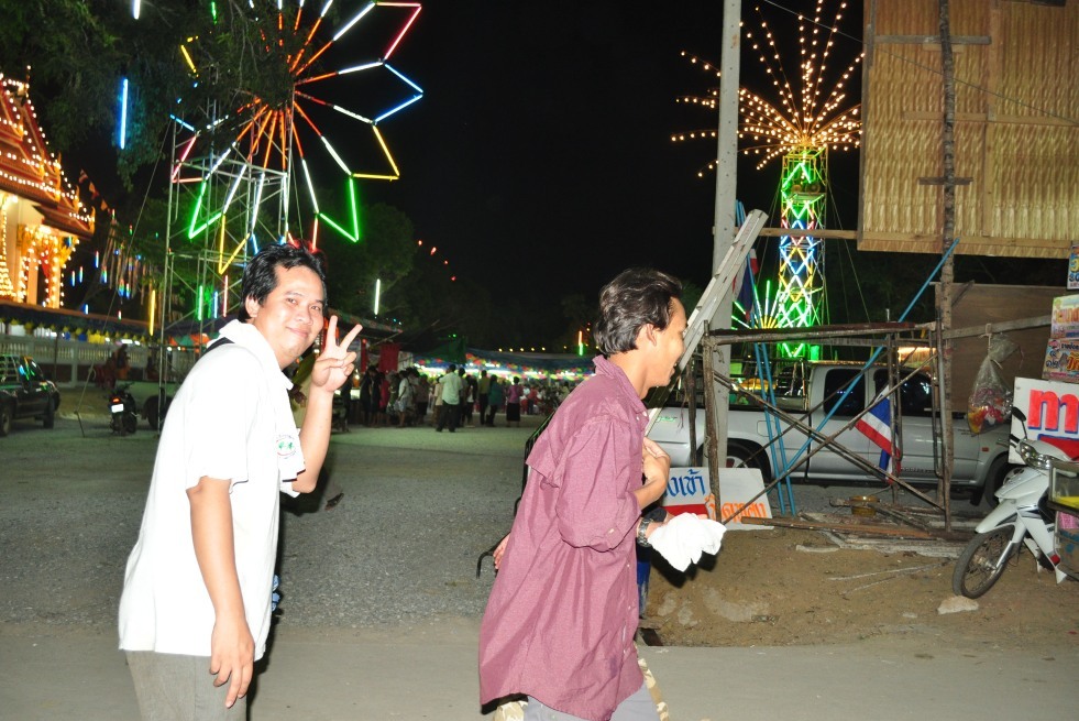 ไปต่อกันที่งานวัดครับปลาไม่กัดเลย :laughing: :laughing: :laughing: :laughing: :laughing: