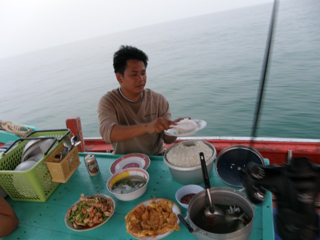 อาหารมื้อแรกครับ