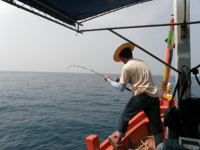 เปลี่ยนมืออีกและมันวิ่งทั่วเรือเลยครับ