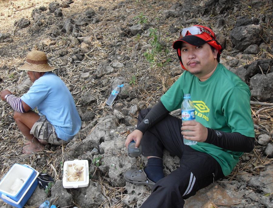 แวะกินข้าวกันก่อนครับ ผลงานพอได้ครับลำนี้ :laughing: :laughing: :laughing: :laughing: :laughing: :la