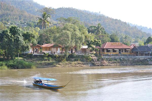 บ้านริมสุดไม่รู้ยังว่างรึป่าว...จะได้ระลึกความหลังเมื่อปีที่แล้ว..อิอิ.. :grin:
