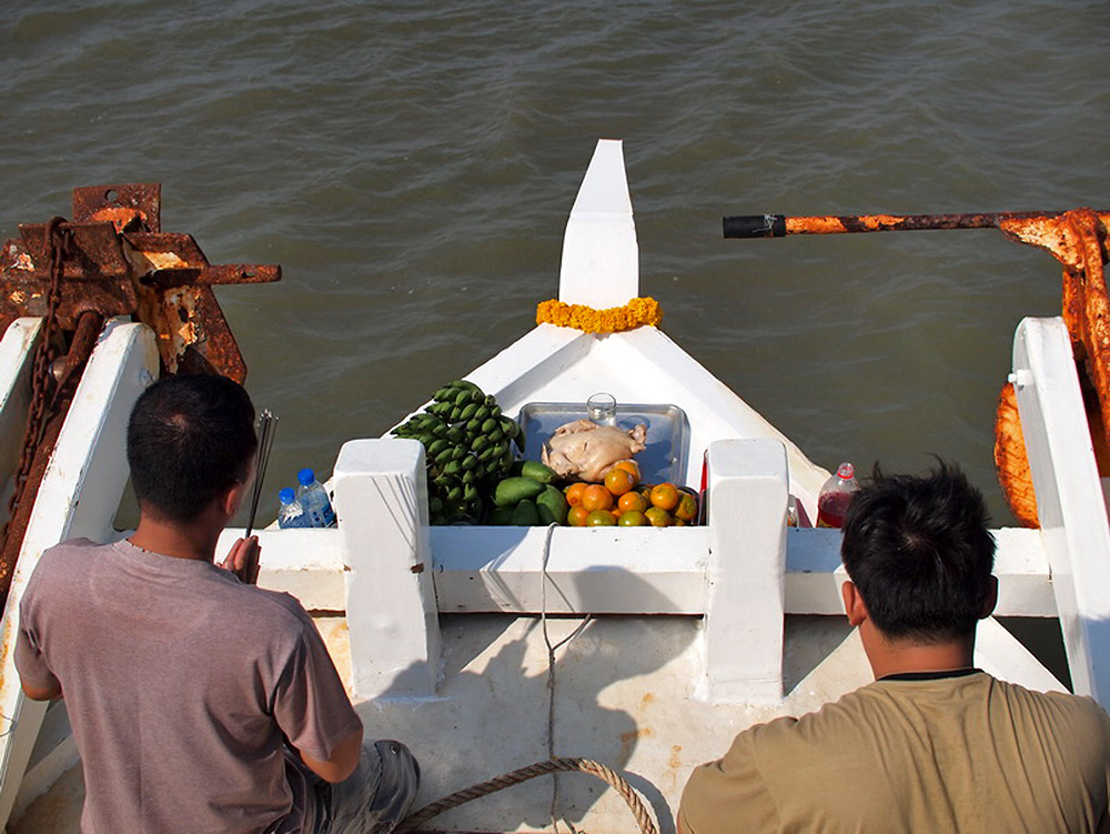 เรือออก ก็เริ่มไหว้เจ้าก่อนครับ 
















ขอให้เฮงงงงงง   :cheer: :cheer: :c