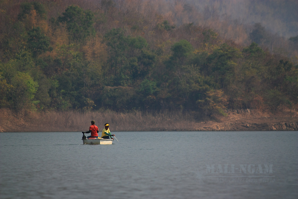 ครั้งที่แล้ว  น้าปราย บอกเรือไม่รั่ว

   เที่ยวนี้ น้ำซึมเข้า ซะงั้น........ต้องวิด น้ำออก เป็น ระ
