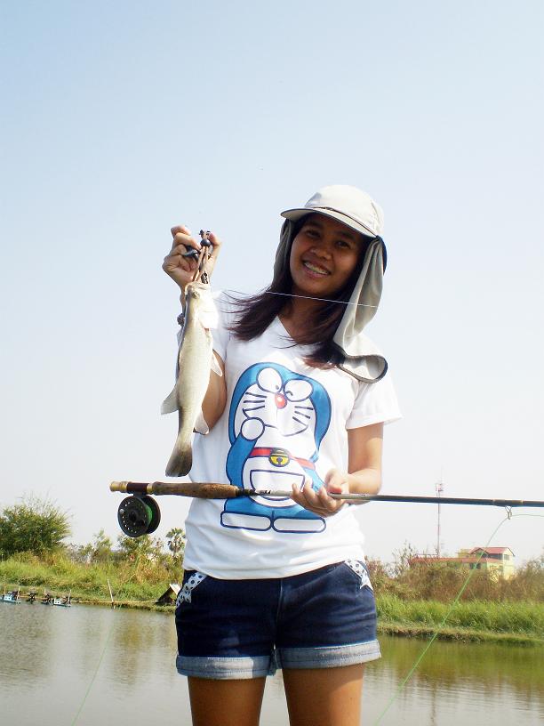 พรีเซนเตอร์ ...เหยื่อ  Fly  ลูกเจี๊ยบ ...ของแมงปอ13  ค่ะ     :grin: :grin: :grin: