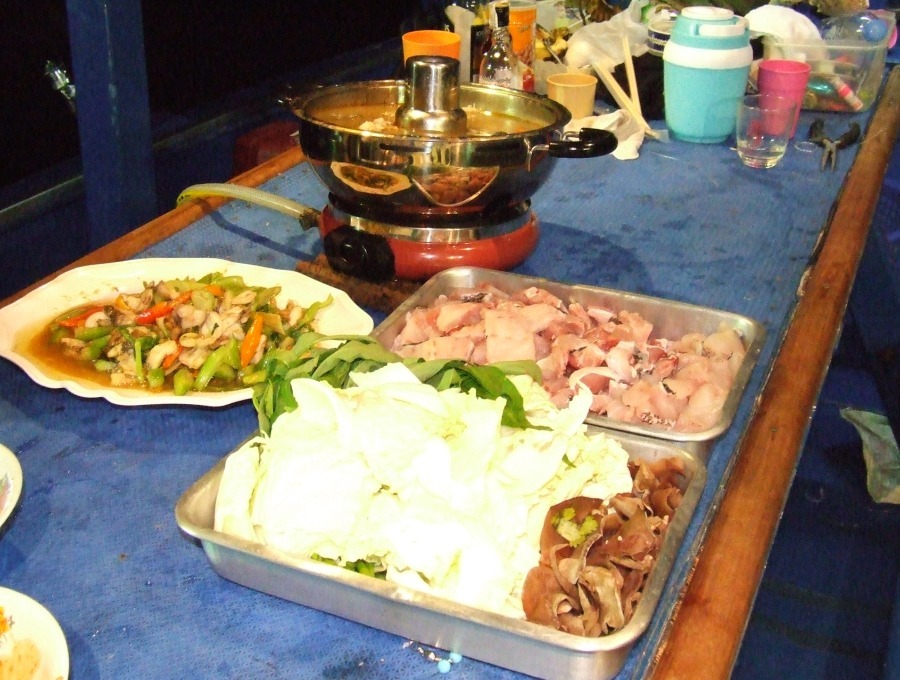 มื้อค่ำมาอีกแล้ว!เก๋าถ่านกับเหลือง