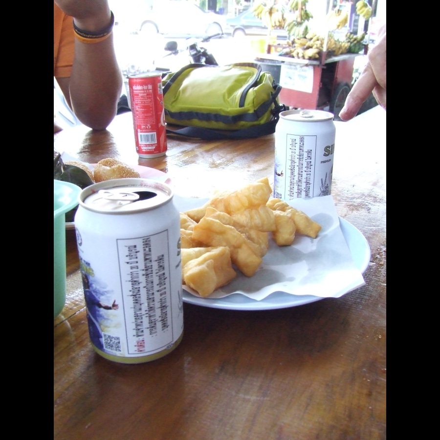 หลังจากเหตุการณ์ที่บ้านผ่านไปด้วยดี เราก็เดินมาที่ท่าเรือหาอะไรกินกัน
แต่.....มันจะเข้ากันมั้ยเนี่ย
