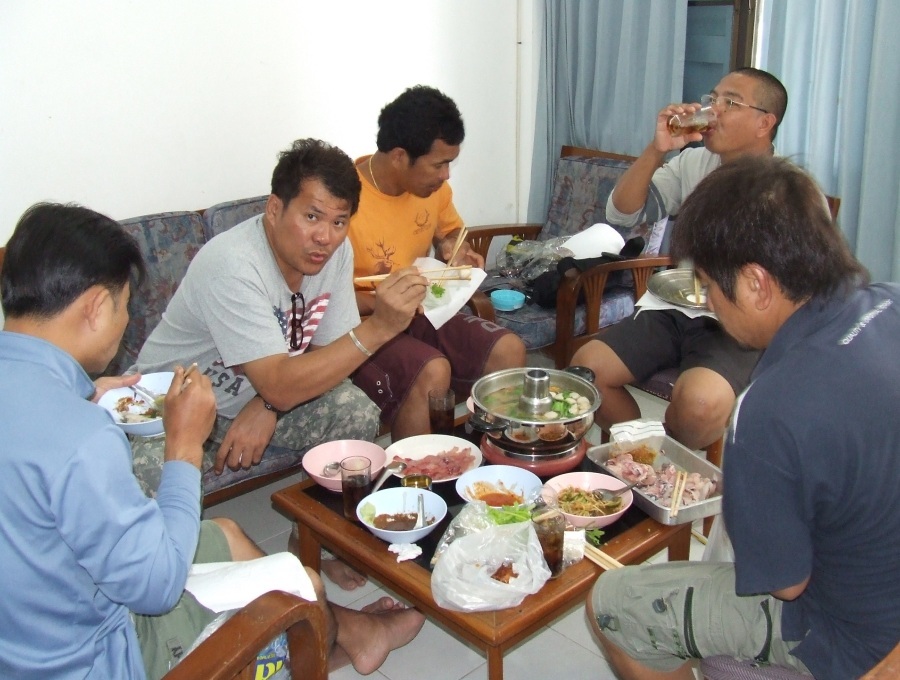 คิดว่าพวกผมจะหยุดกินกันง่ายๆ ก็เสียชื่อพี่บรรหมดอะจิ !
กลับมานอนหลับตื่นมาบ่าย2กว่าๆพี่บรรจัดหนักให
