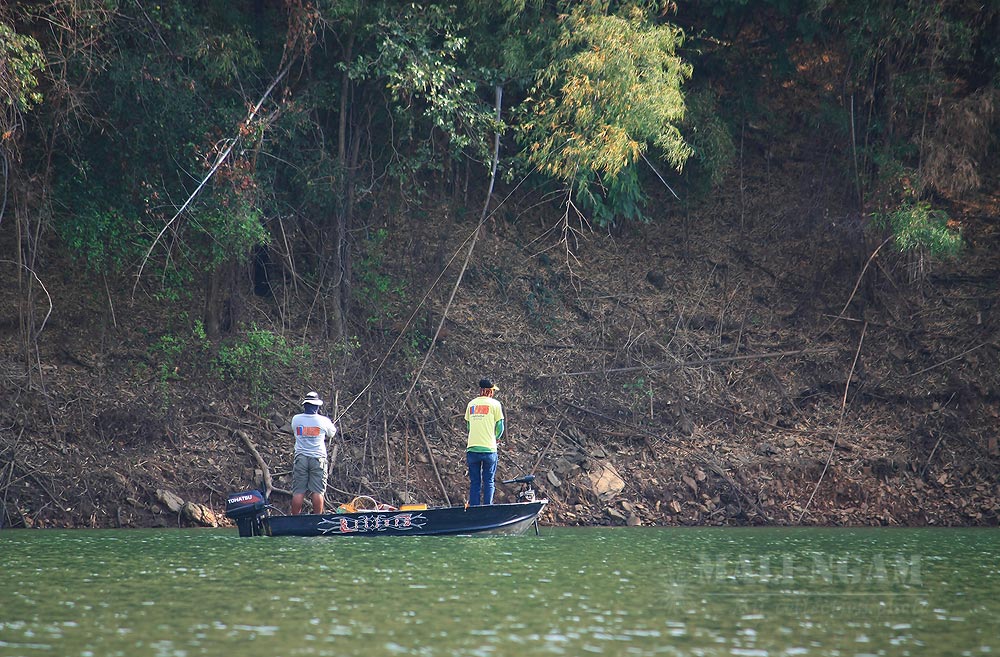 หลังอาหาร กลางวัน...สัพักถึงเห็นเรือ