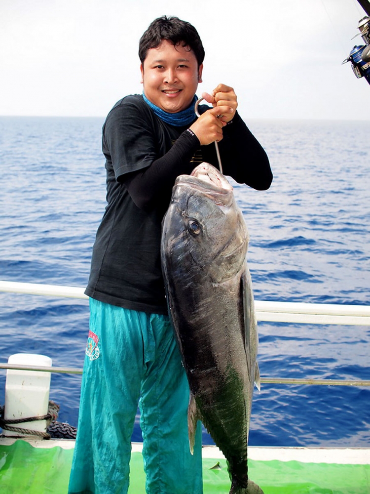 ปีนี้ของเราไม่ใหญ่เท่าเค้าก็ขอเค้าถ่ายด้วยแล้วกัน  :laughing: :laughing: :laughing: :laughing: :smil