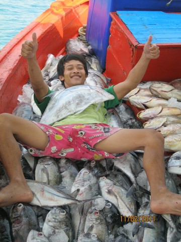 ตัวนี้ได้ที่หลักครับมีใครรู้จักบ้างว่าเป็นปลาอะไร :laughing: :laughing: :laughing: