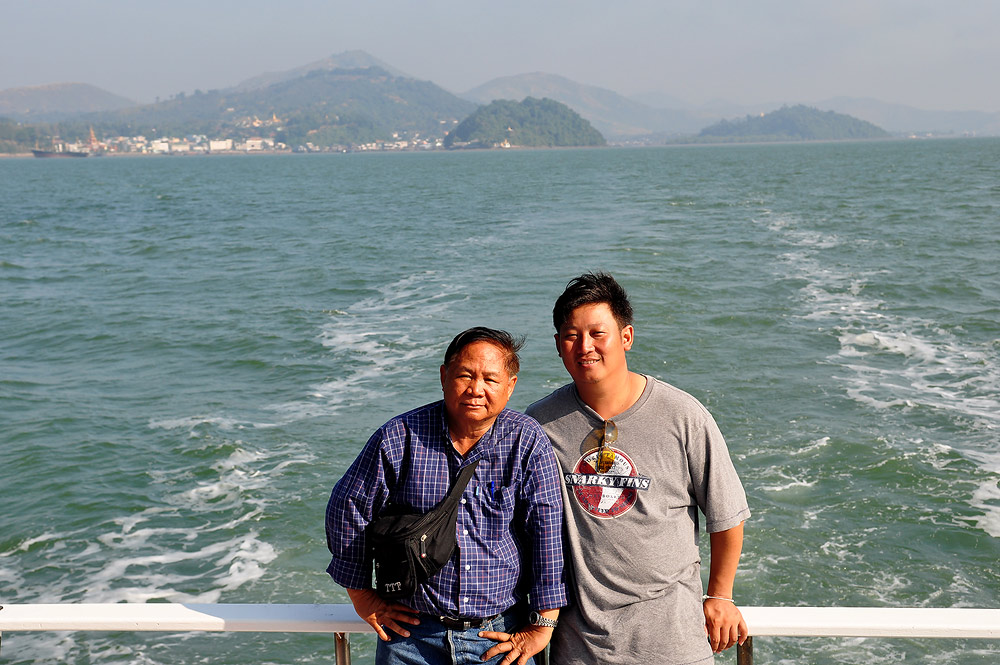 ถ่ายคู่กันหน่อยก่อนถึงฝั่ง  :grin:
