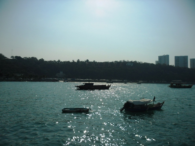ท่าเรือหาดตาแหวนถึงท่าเรือแหลมบาลีฮายใช้เวลาเดินทางประมาณ 40 นาทีครับ