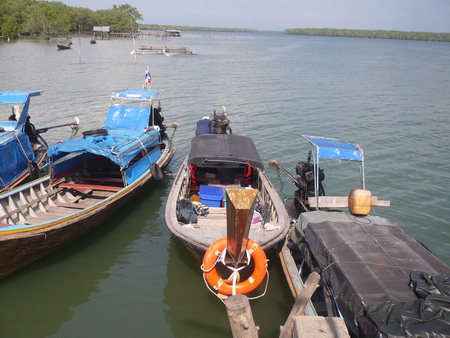 มาถึงท่าเรือตะเส๊ะบ่ายกว่าๆร้อนมา