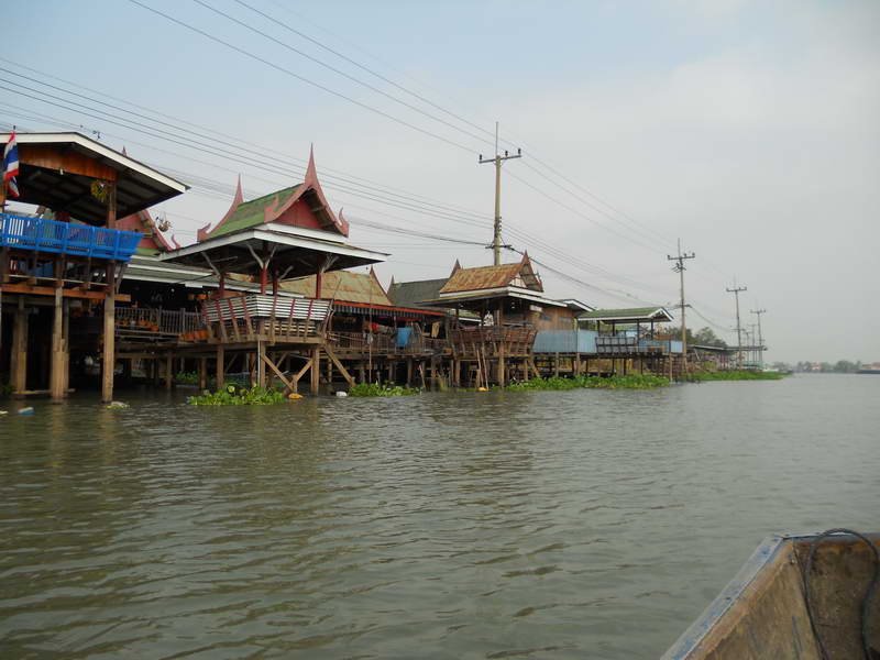 บ้านริมน้ำเจ้าพระยาครับ :love: :love: