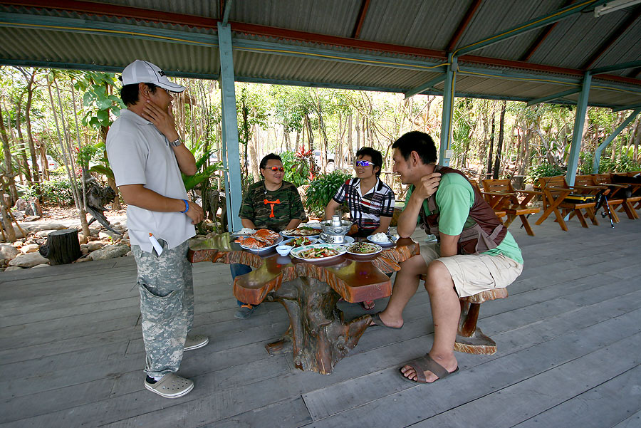 
 [b]  มีสัมภาษ  คณะกรรมการ  เล็กน้อยก่อนกลับ [/b]


 :grin: