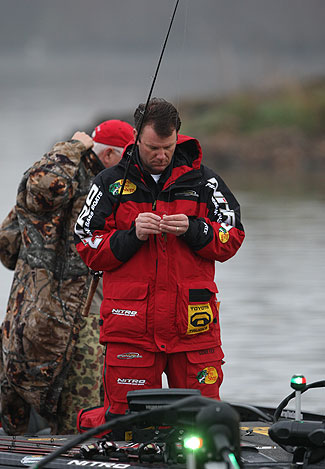 Kevin Vandam กำลังแต่งเหยื่อ รอสัญญาณปล่อยตัวเช่นเดียวกัน