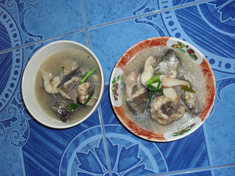 เสร็จแล้วครับผม ปลาช่อนต้มยำ 
 :umh: :umh: