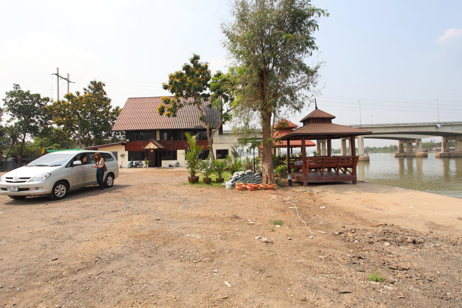 ผมเลยรวมเรื่องราวทั้งสามทริปไว้ด้วยกันครับ  เชิญเพื่อนรับชมและรับฟังได้เลยครับ 

แลมป์ลงเรือที่เรา