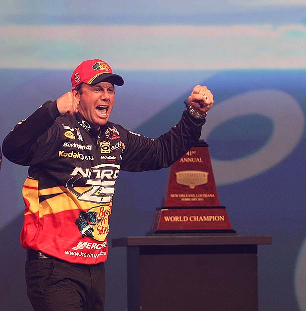  [b]KVD is Bassmaster Classic 2011 Champion!!![/b]

 [b]ประวัติศาสตร์ใ