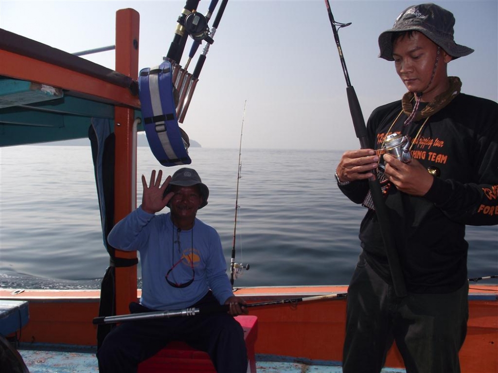  :grin: :grin:พอเรือออก ด้านหัวเรือมีความเค