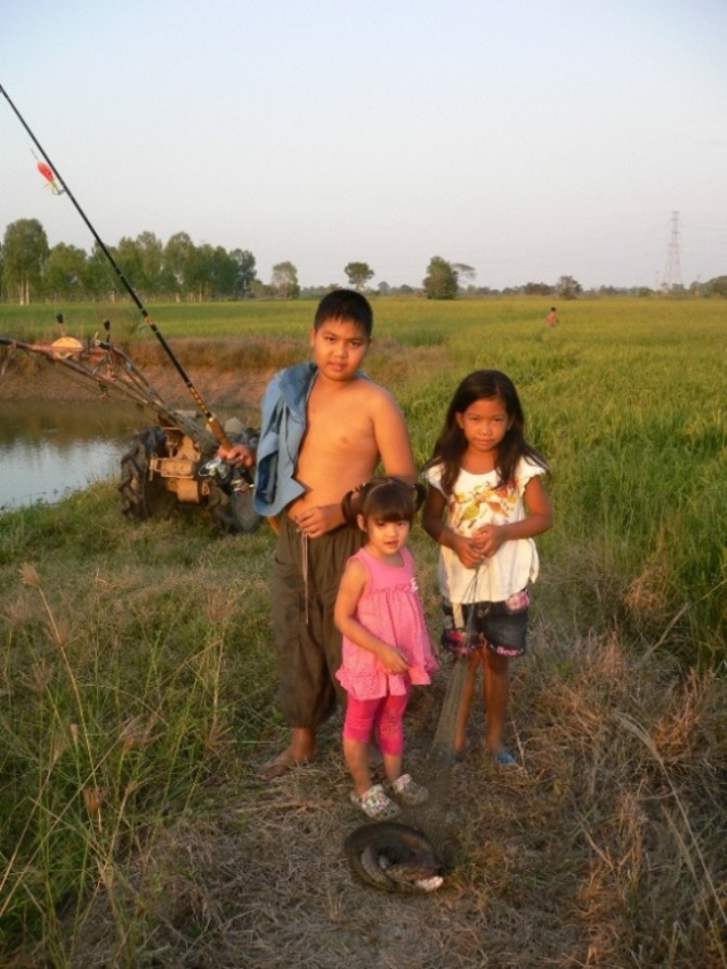 เฮ้ยเฟรมมาถ่ายรูปกับปลารวมหน่อย

 :grin: :grin: