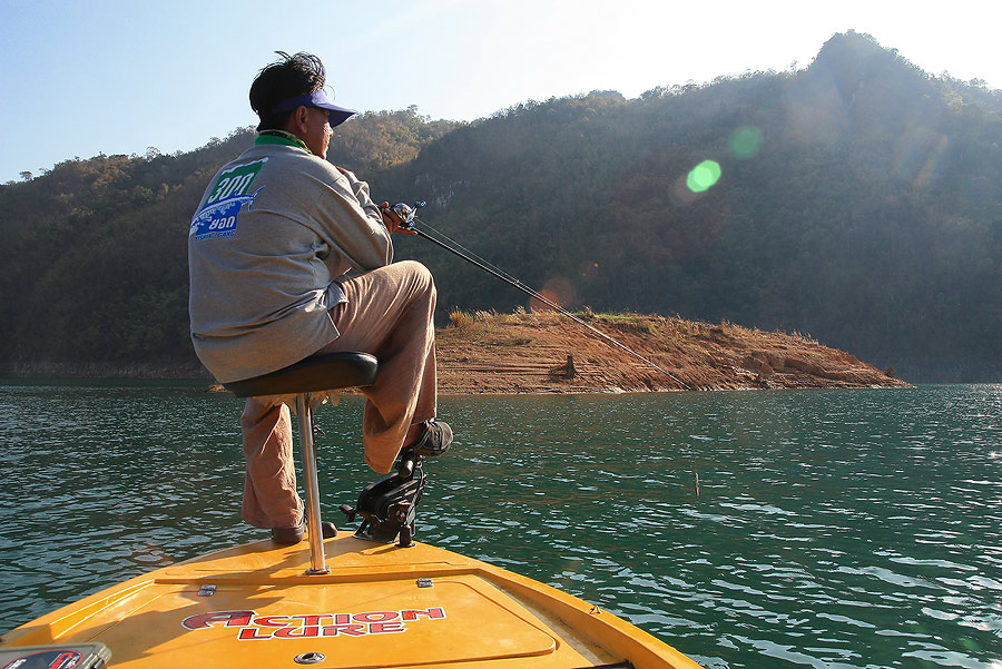 ชำเราเรือเสร็จ ก้อไปนั่งผิวปากอยู่หัวเรือ 

อีกเก้าเดือน น้าโม่งคงมีเรืออีกลำแระล่ะ
  :laughing: 