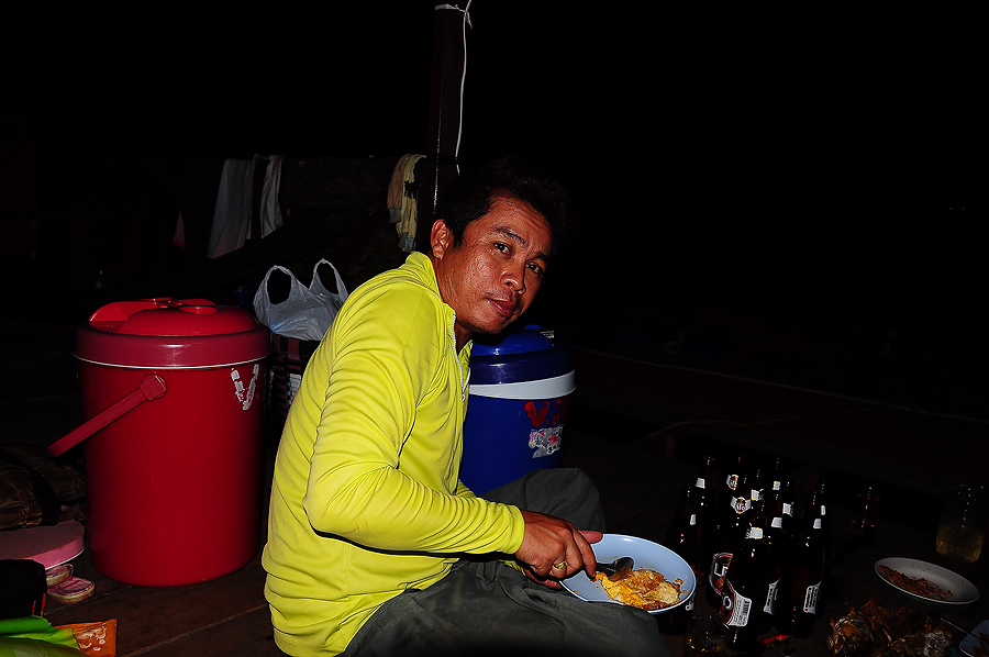 เดินไปเข้าห้องน้ำเดี๋ยวเดียว พอเดินอออกมา............................. :ohh: :ohh: :ohh: