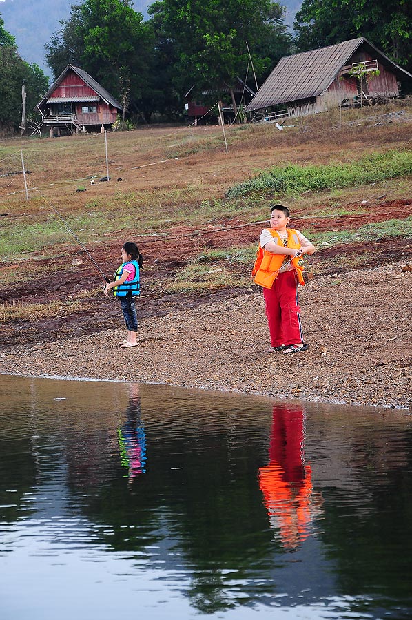 สตางค์ แตงโม แม่ตื่นแล้ว ไปนั่งเรือออกตกปลากันดีกว่า :grin: