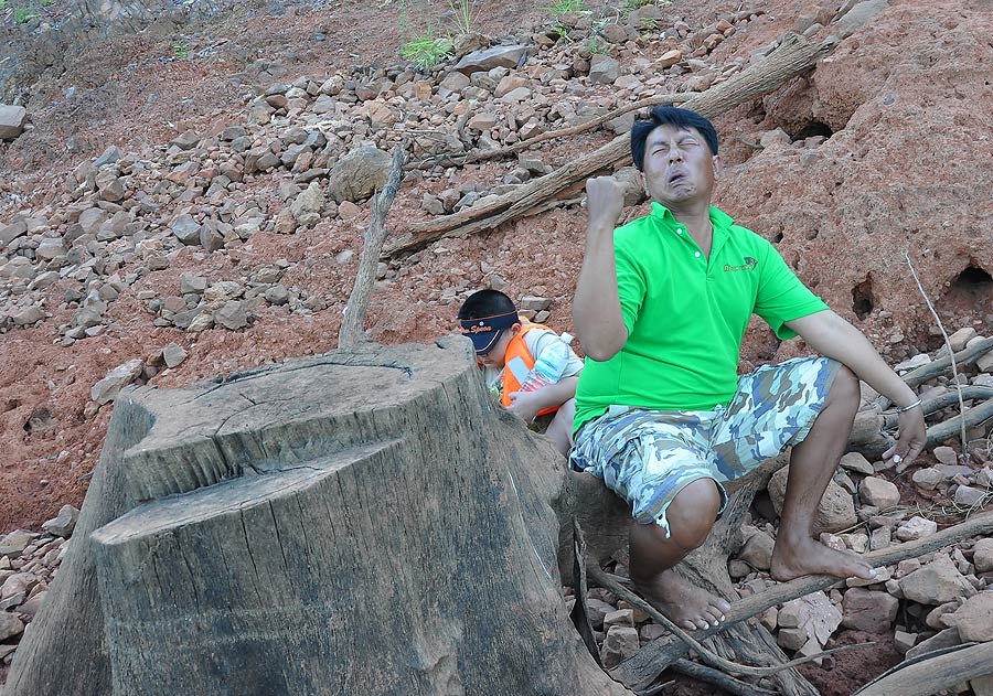 จอดเรือเรียบร้อย ต้องปีนขึ้นไปนั่ง