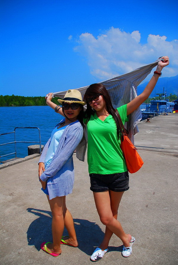 


                                 มาถึงท่าเรือตอนสายๆครับ ในช่วงที่รอเรือมารับ เหล่า ผบ.ขอสวยกั