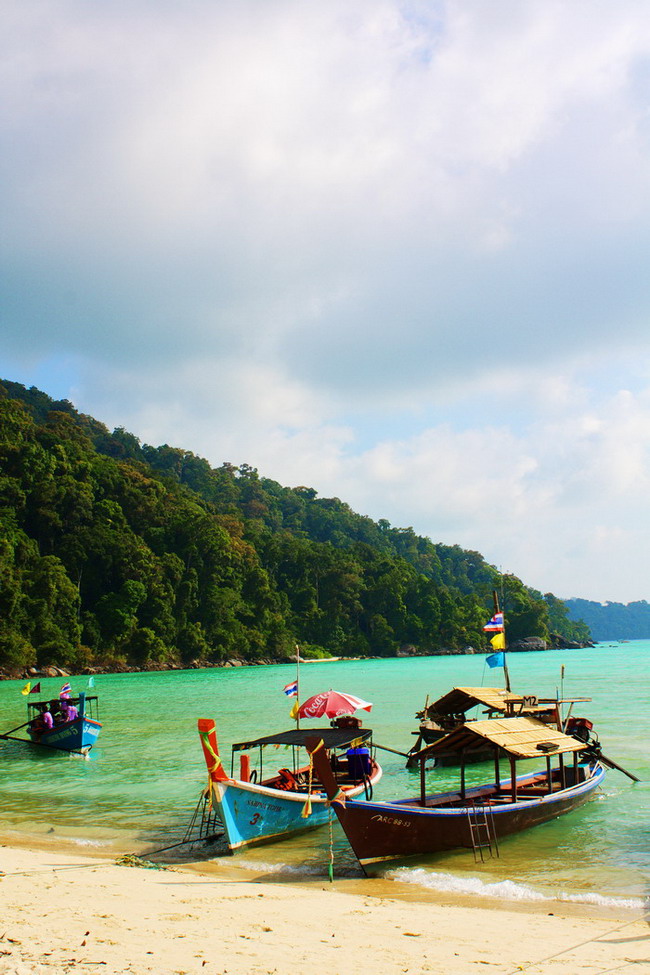 




         เรือที่ชาวมอร์แกนใช้รับส่งนักท่องเที่ยวในบริเวณหมู่เกาะครับ    :cheer: :cheer: :c