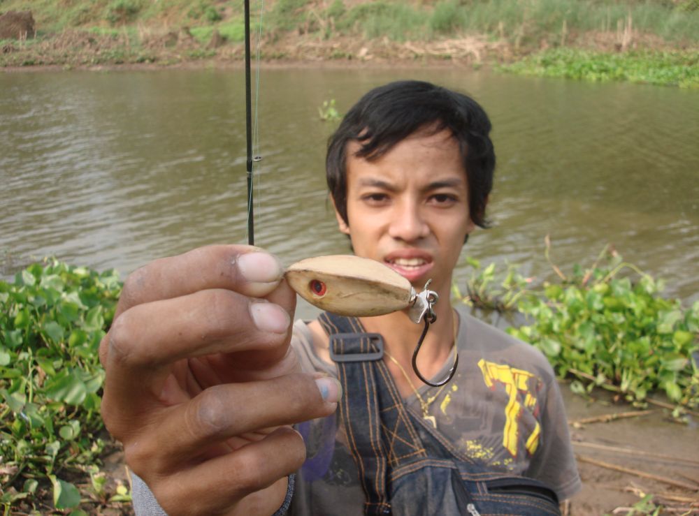 

360องศา ใบพัดท้ายเบ็ดตัวเดียว


ความสนใจของปลาแอ็คชั่นต้องมาก่อน สีมาทีหลังเป็นความชอบที่ตามม
