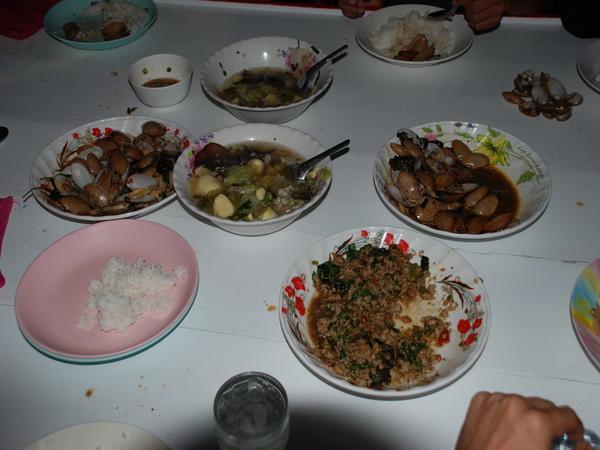 ระหว่างรอหมึก อาหารมือแรกของทุกคนก็มาแล้ว
 :umh: :umh: :umh: :umh: :umh: :umh: :umh: :umh: :umh:
