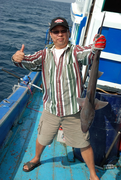 
ฉลาม....มาก่อกวนตลอด.....พี่สุชายเก็บมาผัดฉ่าซะหลายตัว....

 :cheer: :cheer: :cheer: :cheer: