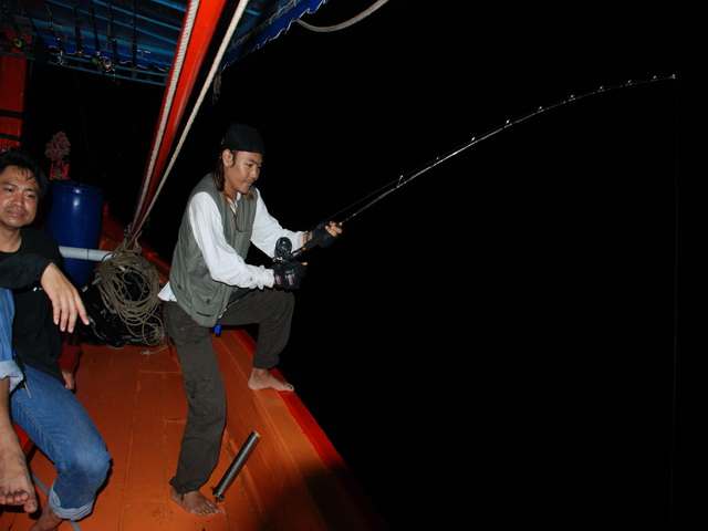 ฝั่งซ้ายเรือโดนอีกแว้ววว :grin: :laughing: