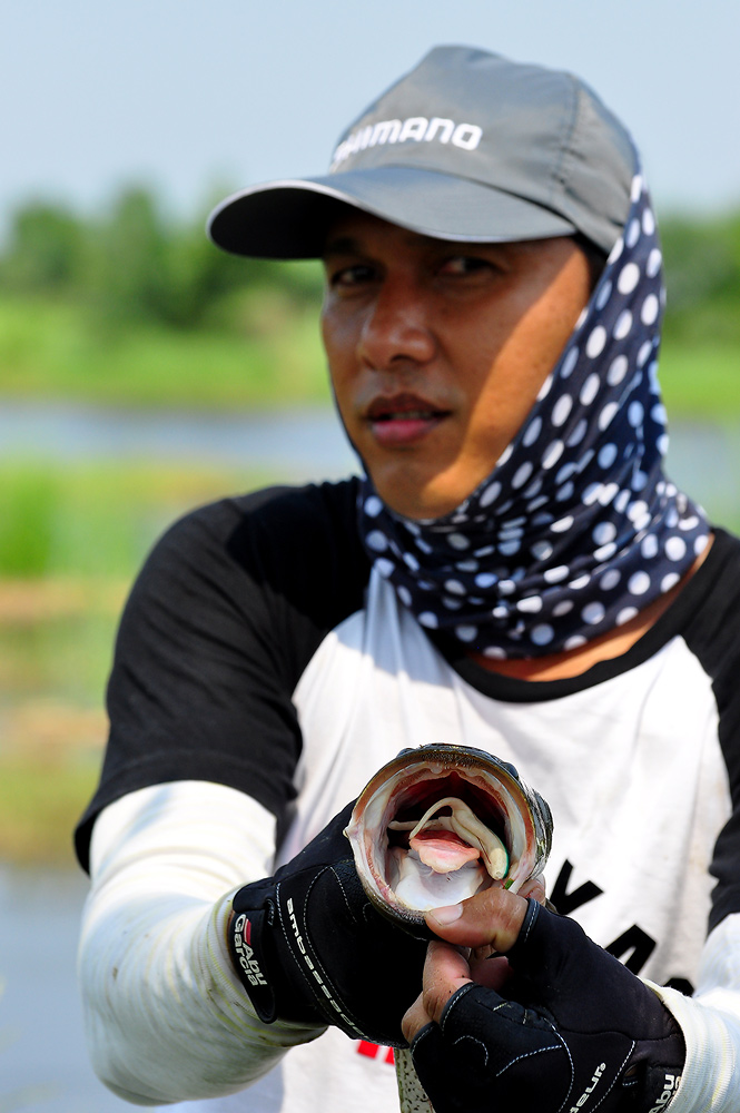 
กลืนกบ PT Lure ซะมิดเลย  อย่าลืมมาเป็นสปอนเซอร์ด้วยนะครับ    :grin: :grin: :grin: