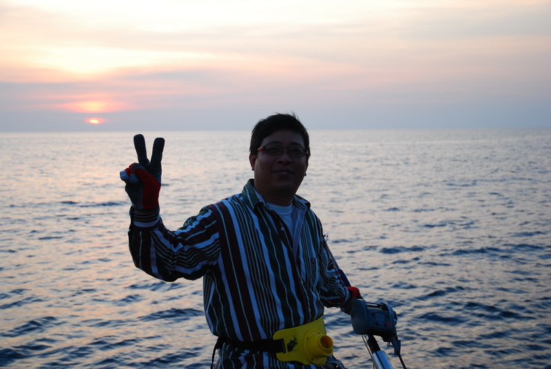 
พี่สุชาย....สู้สู้ๆ...ครับ....ทริพนี้ไต๋ลือ......ไม่ทำให้ผิดหวังเลย........ยอดเยี่ยมจริงๆ

 :lov