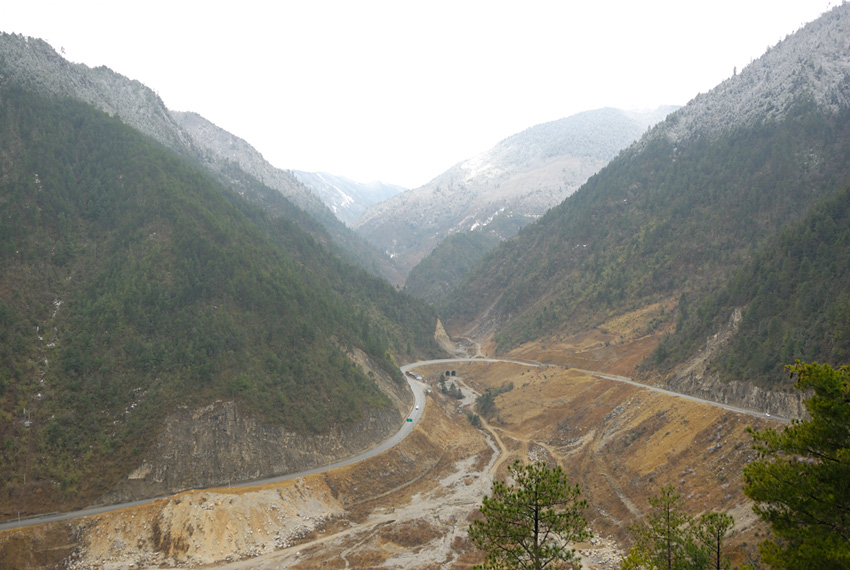 [b]สถานที่จริงตรงนี้สวยมากครับ ต้องทำเป็นพาโนราม่าถึงเห็นความสวยงาม[b]