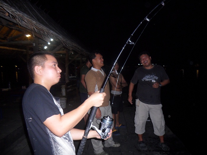 [q][i]อ้างถึง: fishing_777 posted: 27-02-2554, 21:35:17[/i]

ว่าแล้วต้องต่อสายขืนใช้ชุดนั้นอัดท่าจ