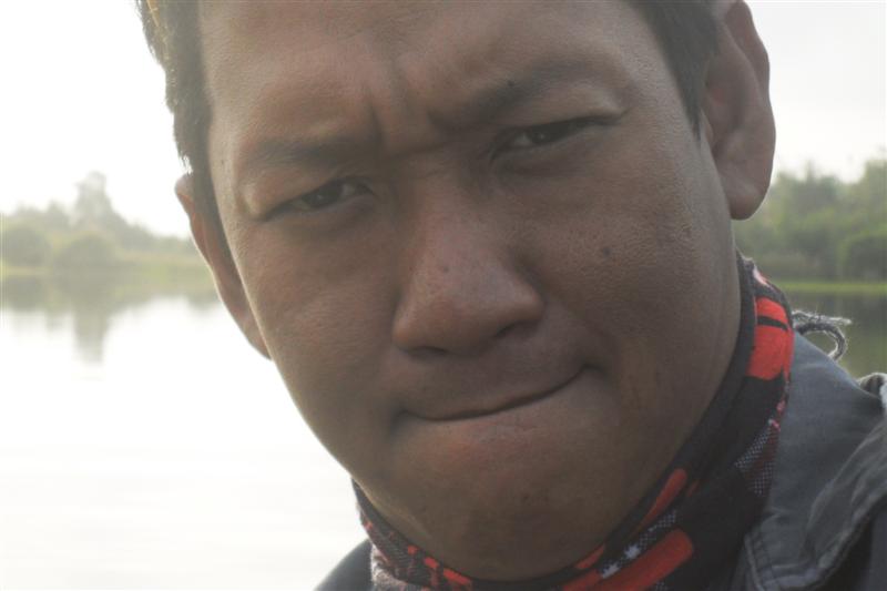 ...ผมก็ต้องทำหน้า ให้เข้ากับน้าเอกเพราะว่าเราไปด้วยกานนนน 2 คนนนนน...

...น้าเอก..ท้ามาว่าใครได้ปล