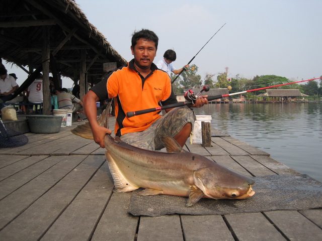 ชุดนี้ของตาชัย   :love: :love: :love:
