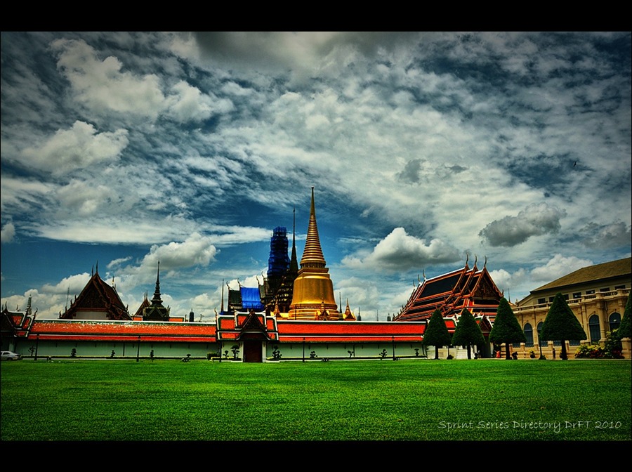 HDR / วัดพระแก้วที่ทุกคนรู้จักกันดีครับ

NikonD90 + 18-105VR

 :grin: