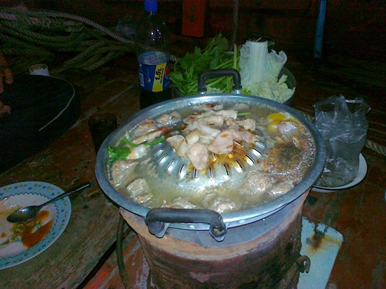 ในเรือก็มีครับแบบนี้แต่เวลาคลื่นมางามใส้ครับหมูกะทะ :laughing: :laughing: