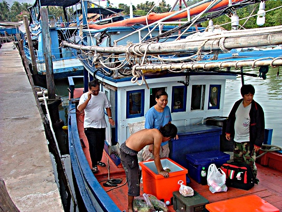 เด็กเรือขยันมากครับถูกใจผมเลยว่าจ